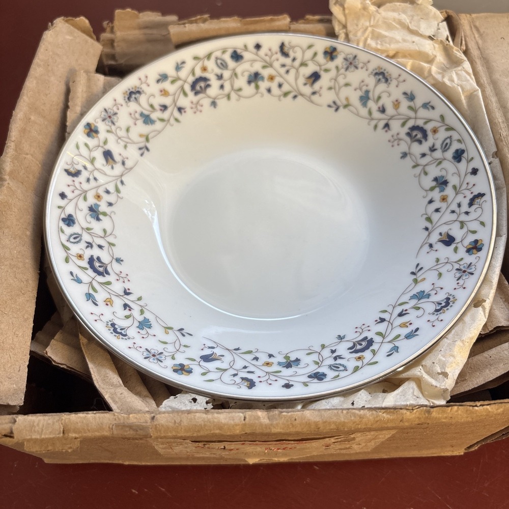 Noritake Floris 2480 Contemporary Fine China Soup Plate Set Of 4 New In Box